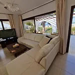 The Belvedere וילה *